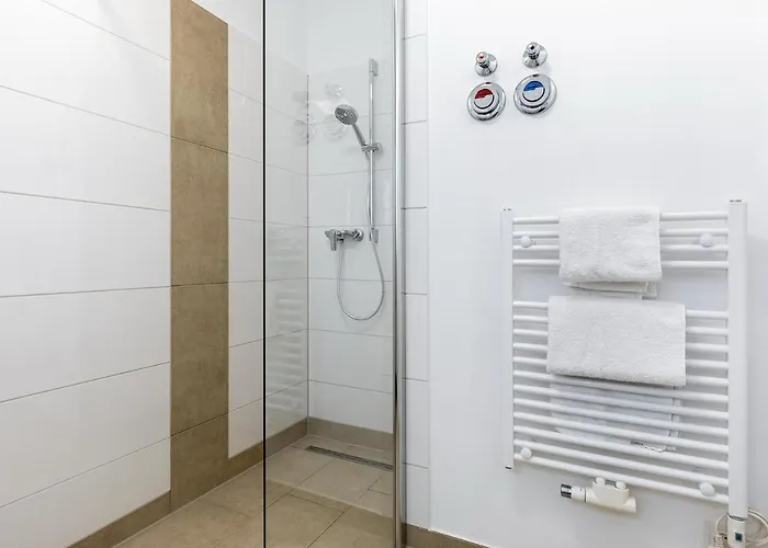 Ostseeallee Ostseeallee 5-46 شقة 4*
